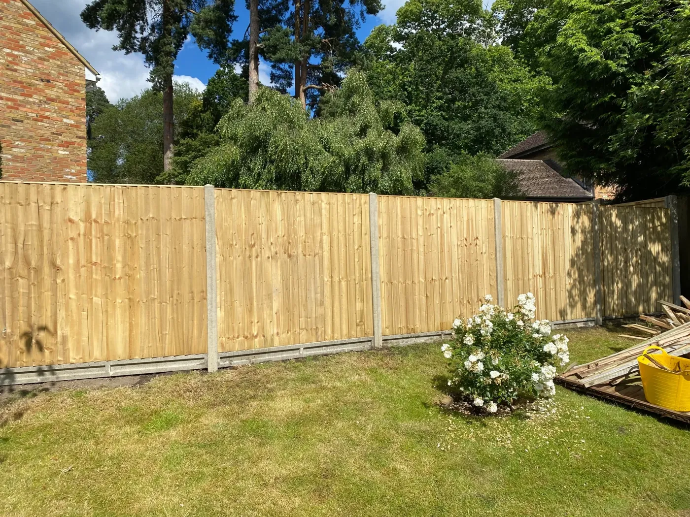 Replacement garden fencing on a rear boundary